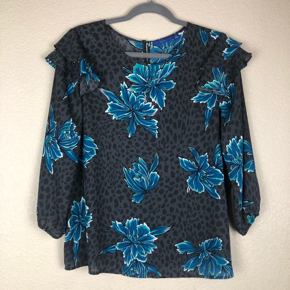 Apt 9 gray leopard print top w/blue flowers